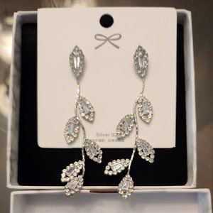 Silver leaf drop earrings